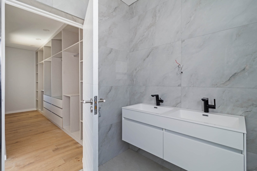 4 Bedroom Property for Sale in Sandown Western Cape